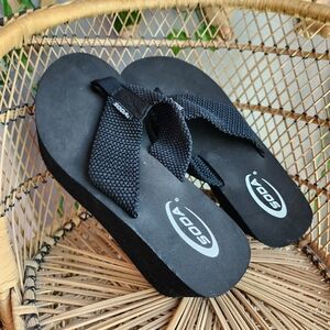Platform Y2K black Soda thong sandals
